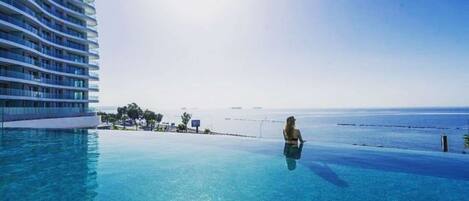 2 piscines couvertes, piscine chauffée