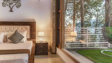 3 BHK | 3 bedrooms, desk, free WiFi