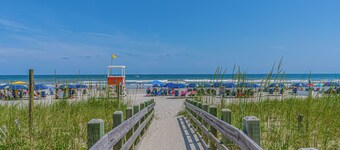 10% off 3-7 nights thru Dec. 5 bedroom home. Private pool. Sleeps 20.