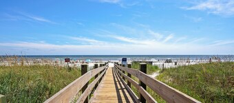 Weekly discounts; short stays available. 5 bedroom home. Private pool. Sleeps 20