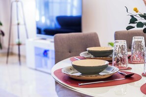 Dining - LiT LiVING: Luxus | Box SprIng | Netflix | 8 Pers. (Ladenburg)