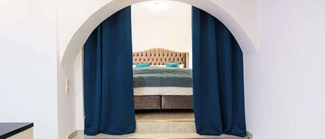 3 bedrooms, desk, iron/ironing board, WiFi