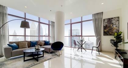 GreenFuture - Panoramic City View From This High-Rise Chic Condo