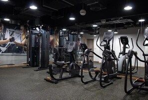 Gym - GreenFuture - Stylish Apartment With Panoramic City Views (Dubai)
