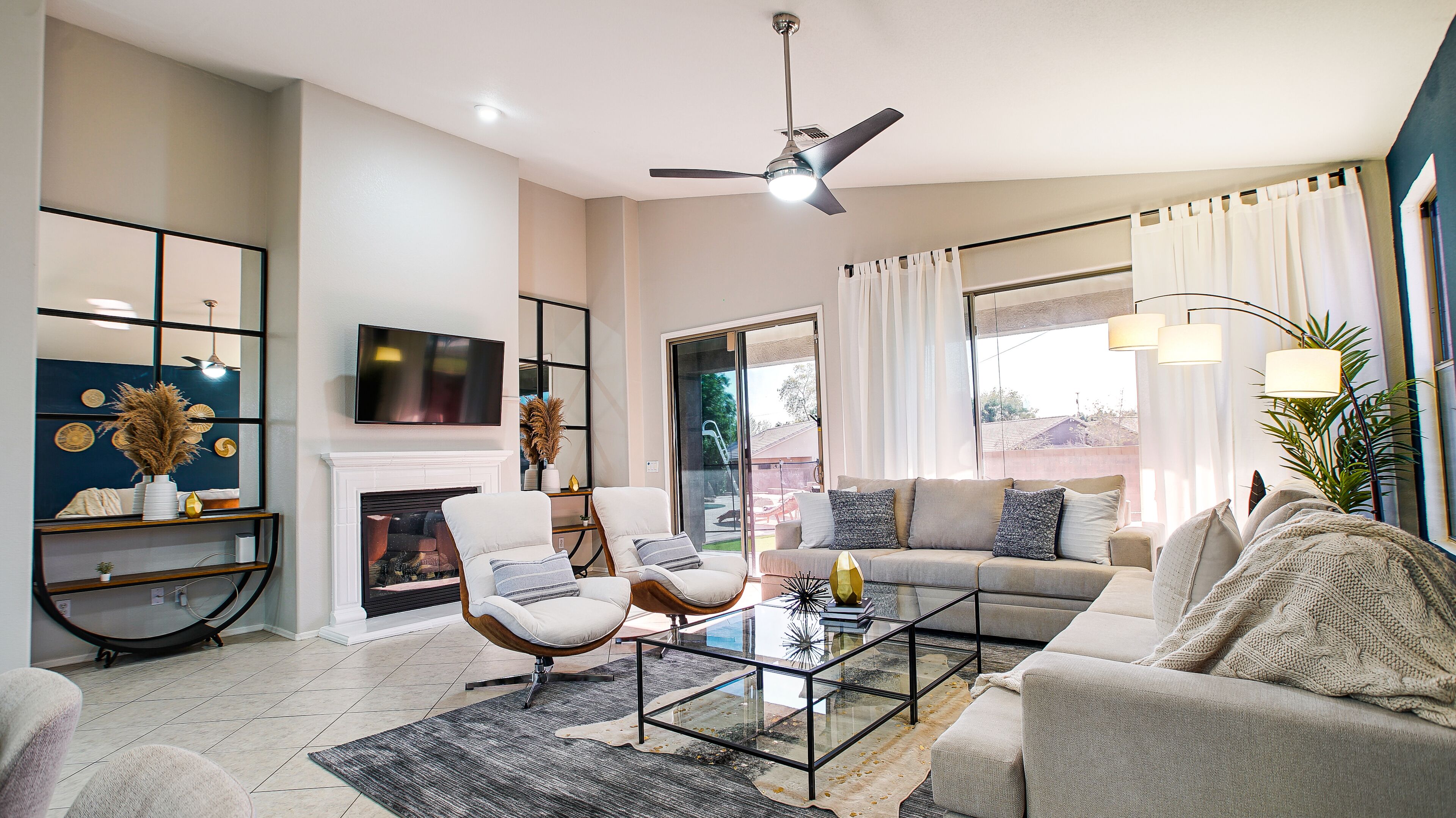 Stadiums Galore.  2 King Rooms. Sparkling Pool, Hot Tub, Game Room.