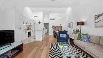 Smart TV, Netflix, streaming services