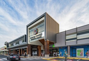 Exterior - Terrific Townhouse! 2Bed/2Bath/1Car ~ Morningside (Morningside)