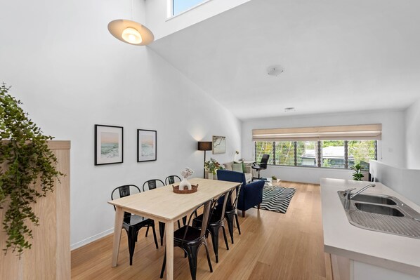 Dining - Terrific Townhouse! 2Bed/2Bath/1Car ~ Morningside (Morningside)