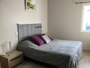 2 Schlafzimmer, Schreibtisch, Internetzugang, Bettwäsche