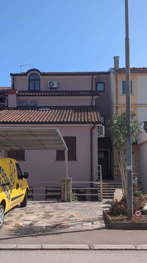 Exterior - Holiday apartment Sandra in suburb of Pula (Pula)