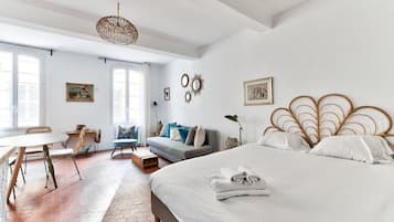 Iron/ironing board, WiFi, bed sheets