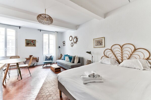 Ferros/tábuas de passar roupa, Wi-Fi, roupa de cama