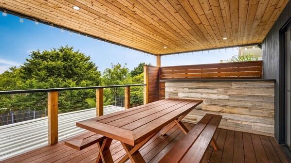 تناول الطعام بالخارج