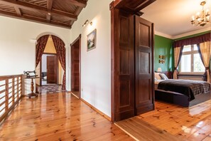 5 bedrooms, in-room safe, desk, iron/ironing board