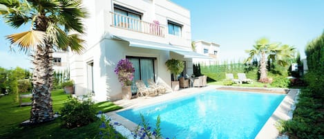 Piscina externa, piscina aquecida
