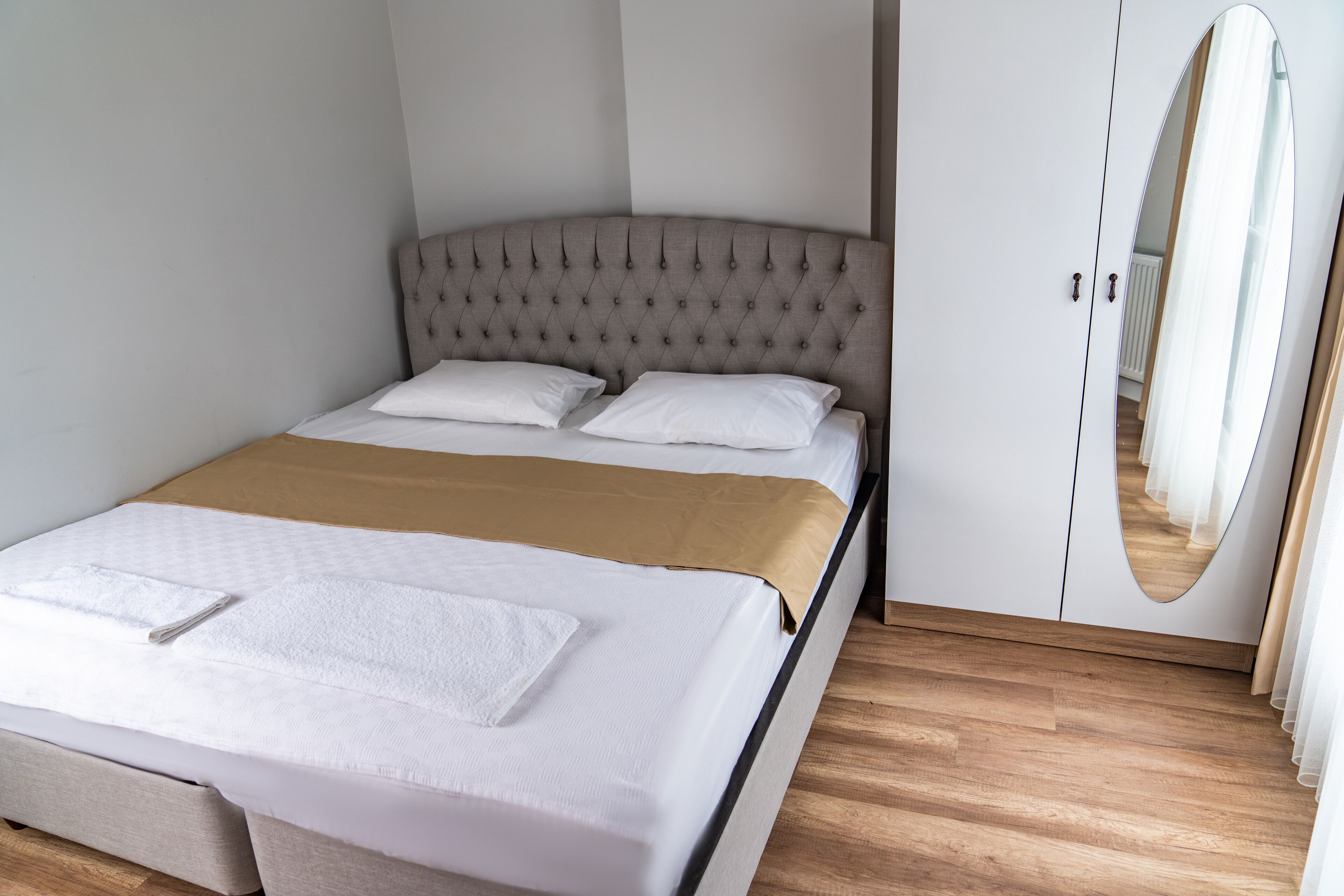 1 chambre, chambres insonorisées, fer et planche à repasser