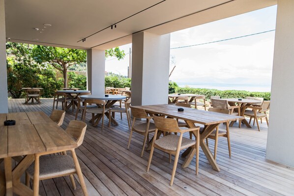 Breakfast area - Alissachni SeaSide Hotel (Xylokastro-Evrostina)