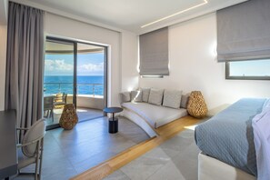 Junior suite, uitzicht op zee | 1 slaapkamer, lakens van Egyptisch katoen, luxe beddengoed