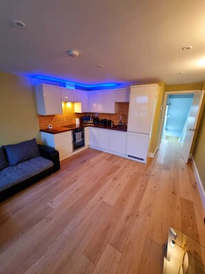 Interior - Stylish London Apartment with Terrace & Parking (London)