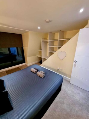 1 chambre, fer et planche à repasser, accès au Wi-Fi (inclus)