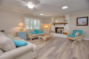 Smart TV, fireplace, video game console, DVD player - Discover Hidden Treasure in Oak Island: spacious 3-bedroom beach house close to ocean! (Oak Island)