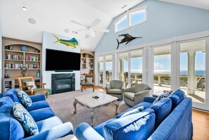 Fernseher, DVD-Player, Bücher, Videothek