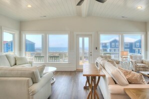 Smart TV, books - BRAND NEW Home - 2nd Row, Ocean Views, Event Friendly, Elevator, POOL, Sleeps 20 (Oak Island)