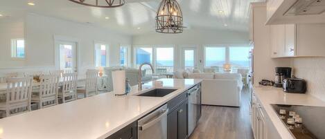 ثلاجة، ميكروويف، فرن، موقد طهي مسطح