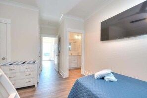 6 slaapkamers, een strijkplank/strijkijzer, gratis wifi, beddengoed