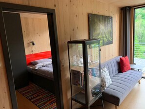 1 bedroom, bed sheets