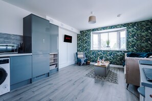 Fridge, microwave, oven, toaster - One&Two Bedroom Luxe Apts near Trafford (Manchester)