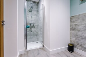 Appartement, 2 chambres, 2 salles de bains | Salle de bain | Sèche-cheveux, serviettes fournies