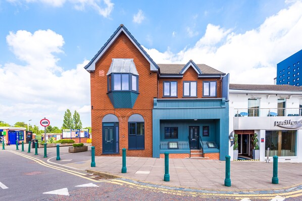 Front of property - One&Two Bedroom Luxe Apts near Trafford (Manchester)