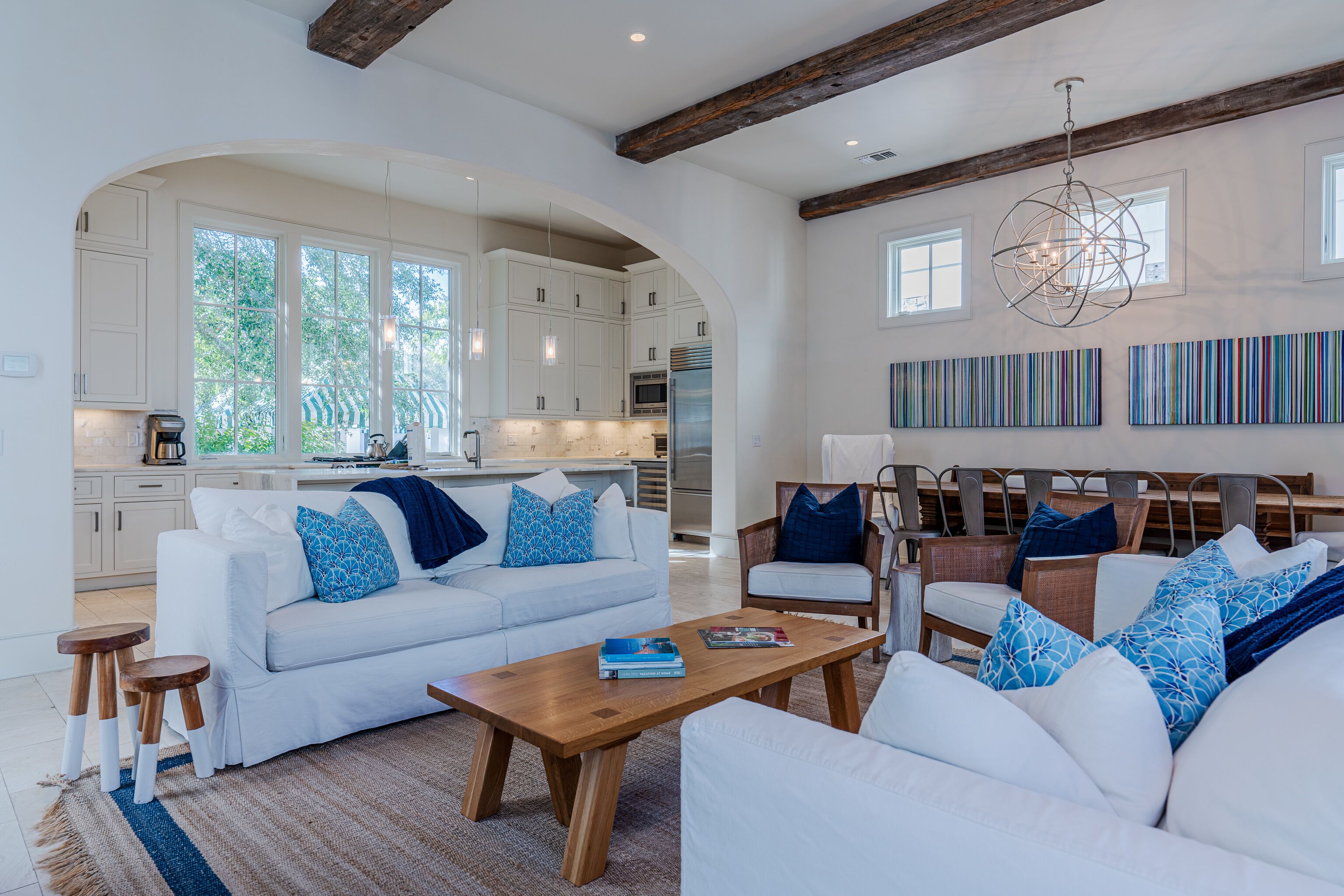 Smart-TV, Kamin, Stereoanlage