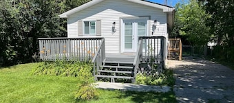 Lake Simcoe Beach Oasis with Backyard and Firepit