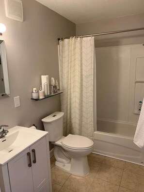 مجففات شعر، مناشف، ورق حمّام