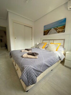 3 bedrooms, travel cot, free WiFi, bed sheets