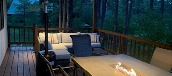 Beautiful Golf Course Views, Large Rooms, Close to Everything, A/C, Hot Tub!