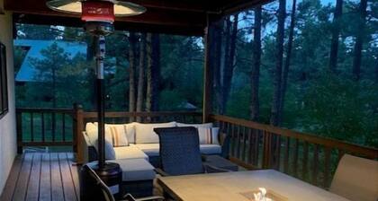 Beautiful Golf Course Views, Large Rooms, Close to Everything, A/C, Hot Tub!