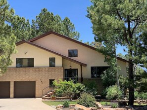 Exterior - Beautiful Golf Course Views, Large Rooms, Close to Everything, A/C, Hot Tub! (Pagosa Springs)