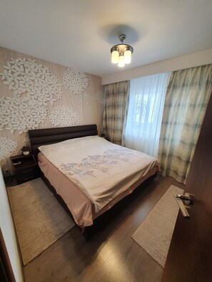 3 camere, una scrivania, ferro/asse da stiro, Wi-Fi