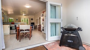 Fridge, microwave, stovetop, toaster - Private oasis at the base of the hills (Arcadia)