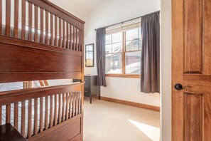 3 dormitorios, tabla de planchar con plancha, wifi gratis y ropa de cama