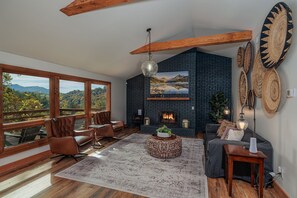 Televisor i llar de foc