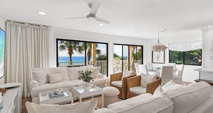Amazing Condo on 30a! Walk to Alys Beach, Free Beach Service, Private Beach!