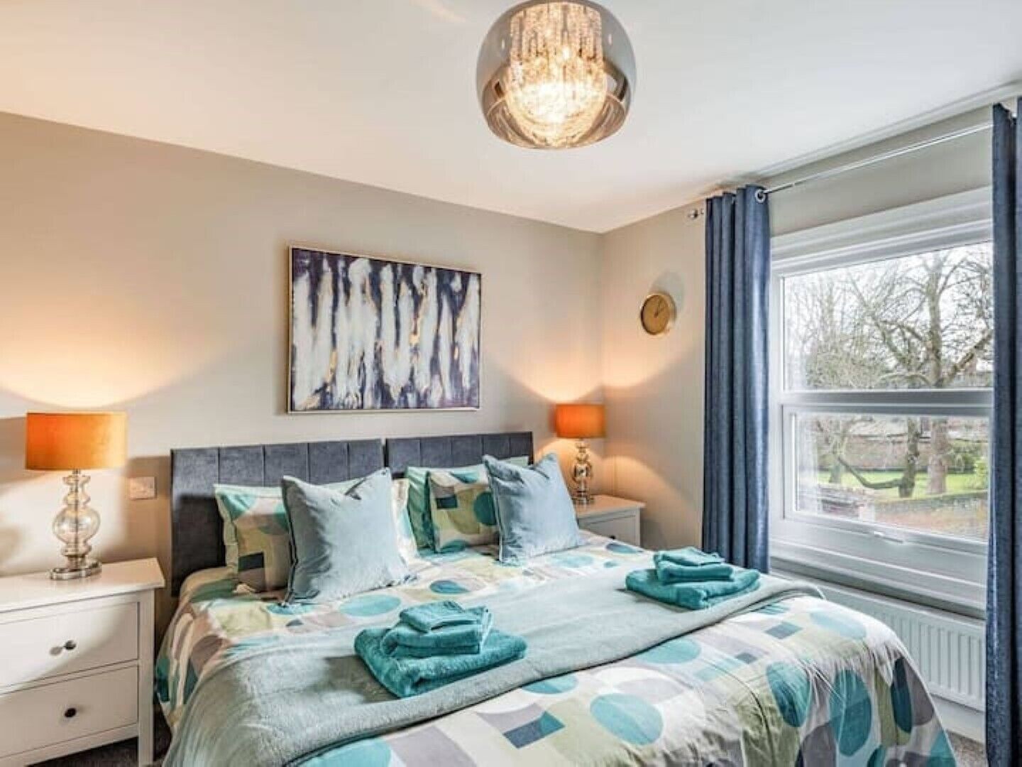 2 bedrooms, desk, soundproofing, iron/ironing board