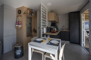 Kühlschrank, Mikrowelle, Geschirrspüler