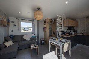 TV - Chalet for 4 in a Domain with pool in Brétignolles (Bretignolles-sur-Mer)