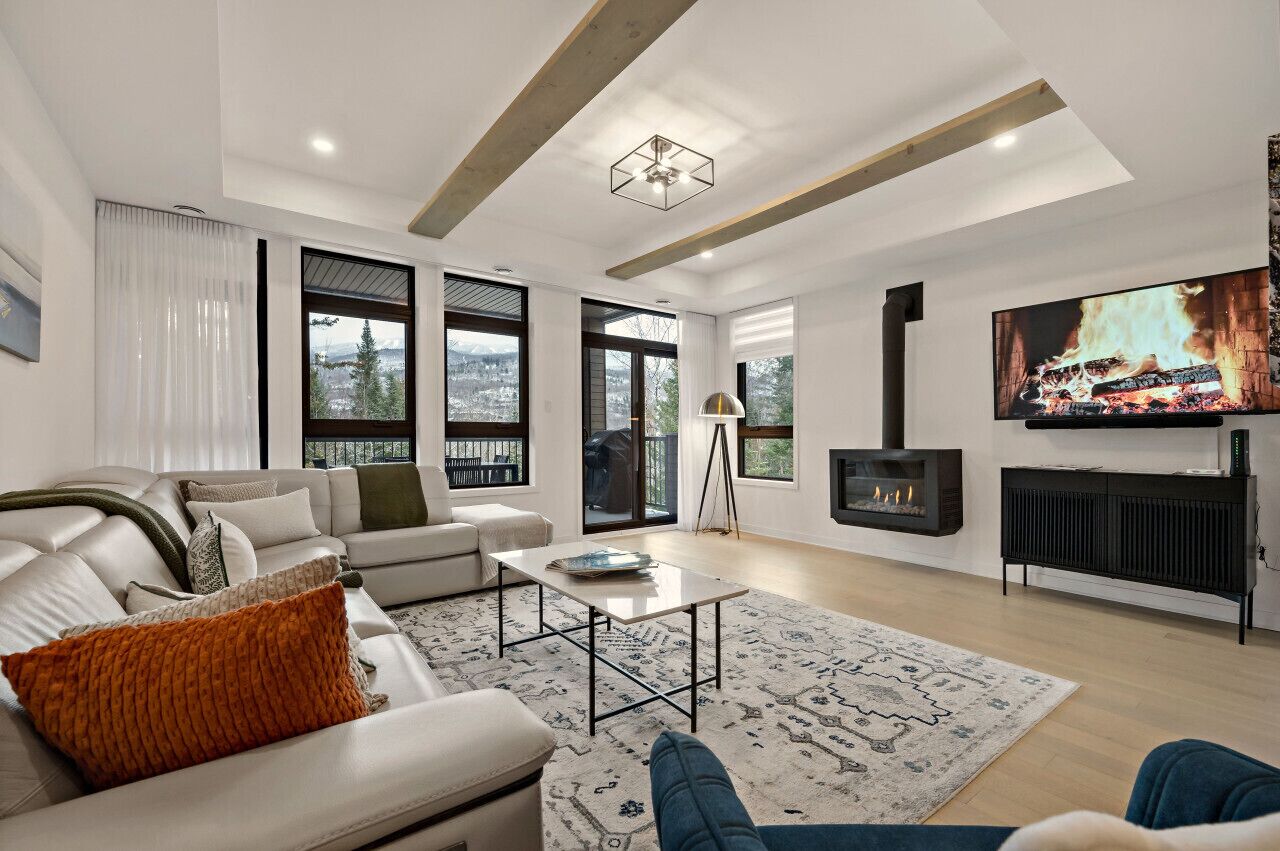 Smart TV, fireplace, stereo