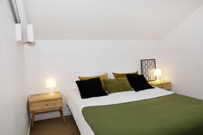 2 chambres, fer et planche à repasser, accès à Internet, literie fournie